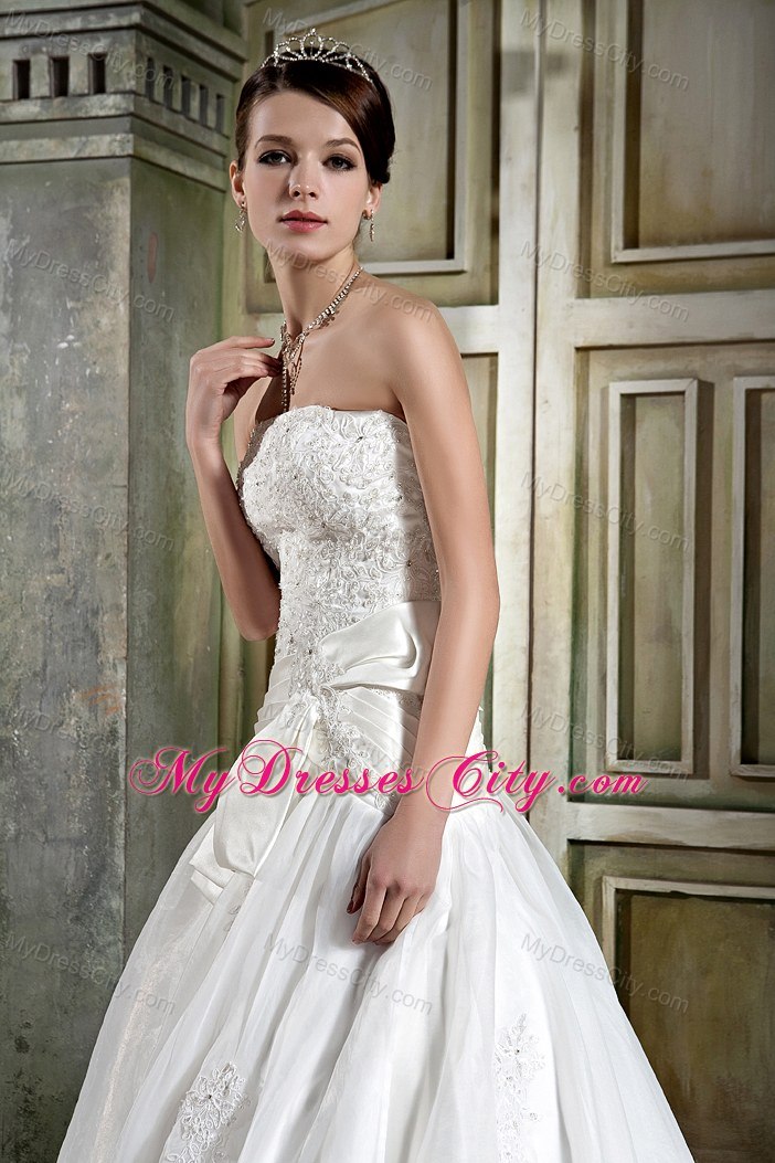 Strapless Chapel Train Appliques and Bowknot Wedding Dress