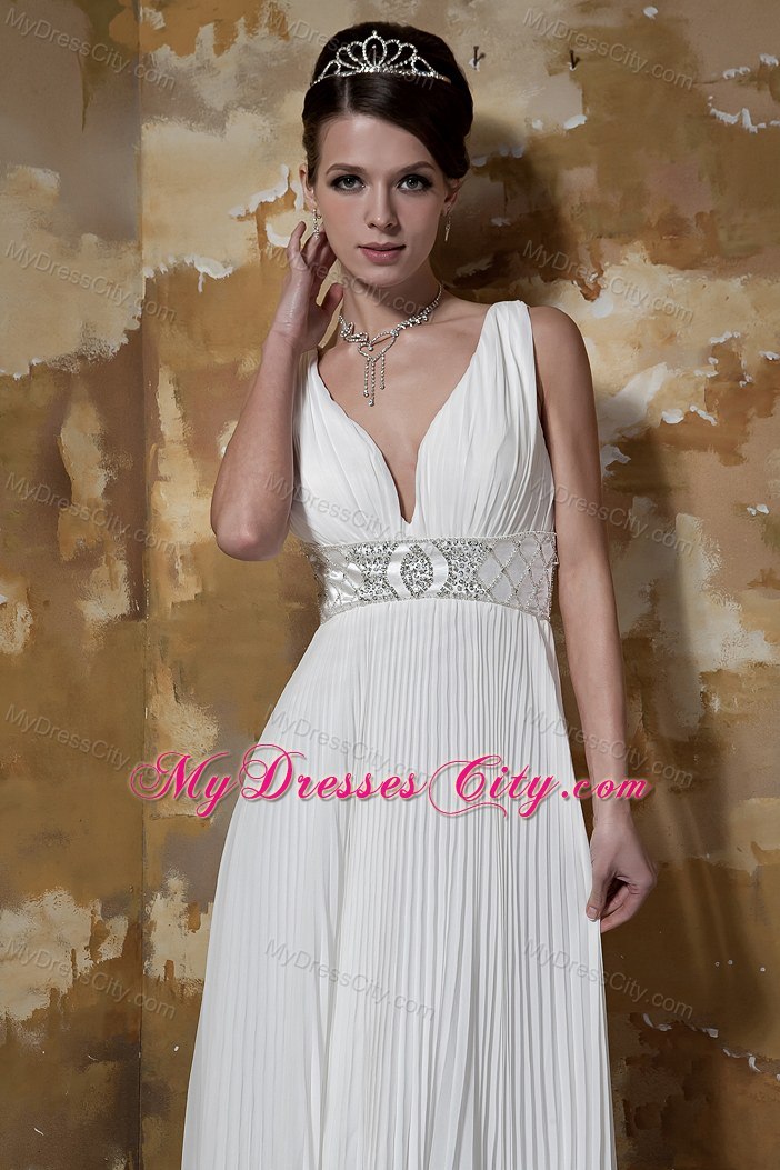 2013 Beading Column V-neck Brush Train Organza Wedding Gown