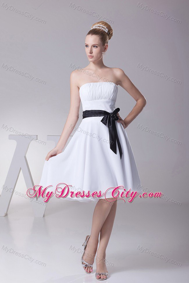 White Ruching Chiffon Bridesmaid Dresses with Black Bowknot