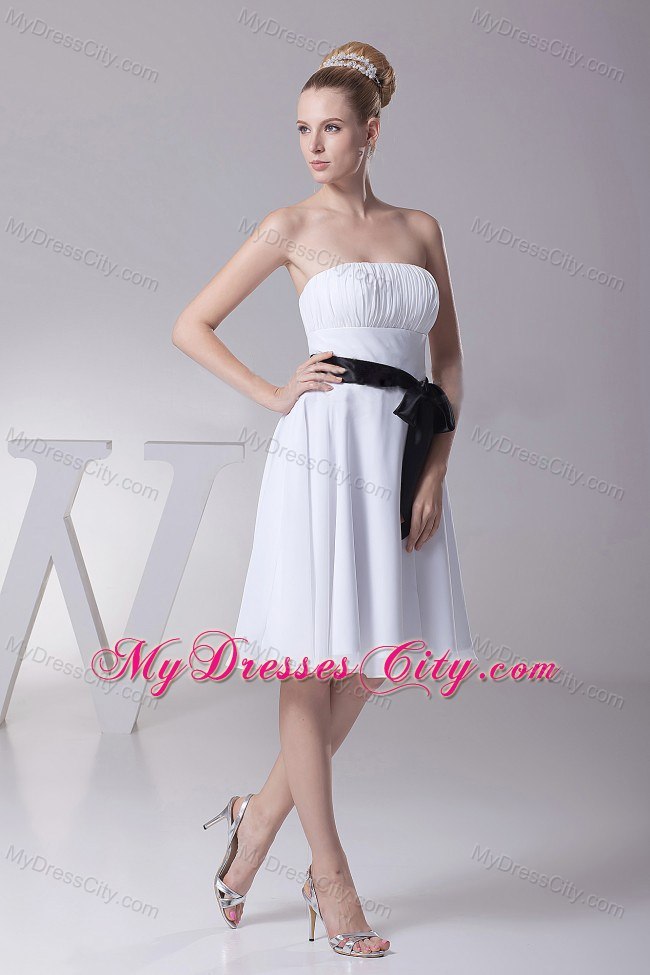 White Ruching Chiffon Bridesmaid Dresses with Black Bowknot