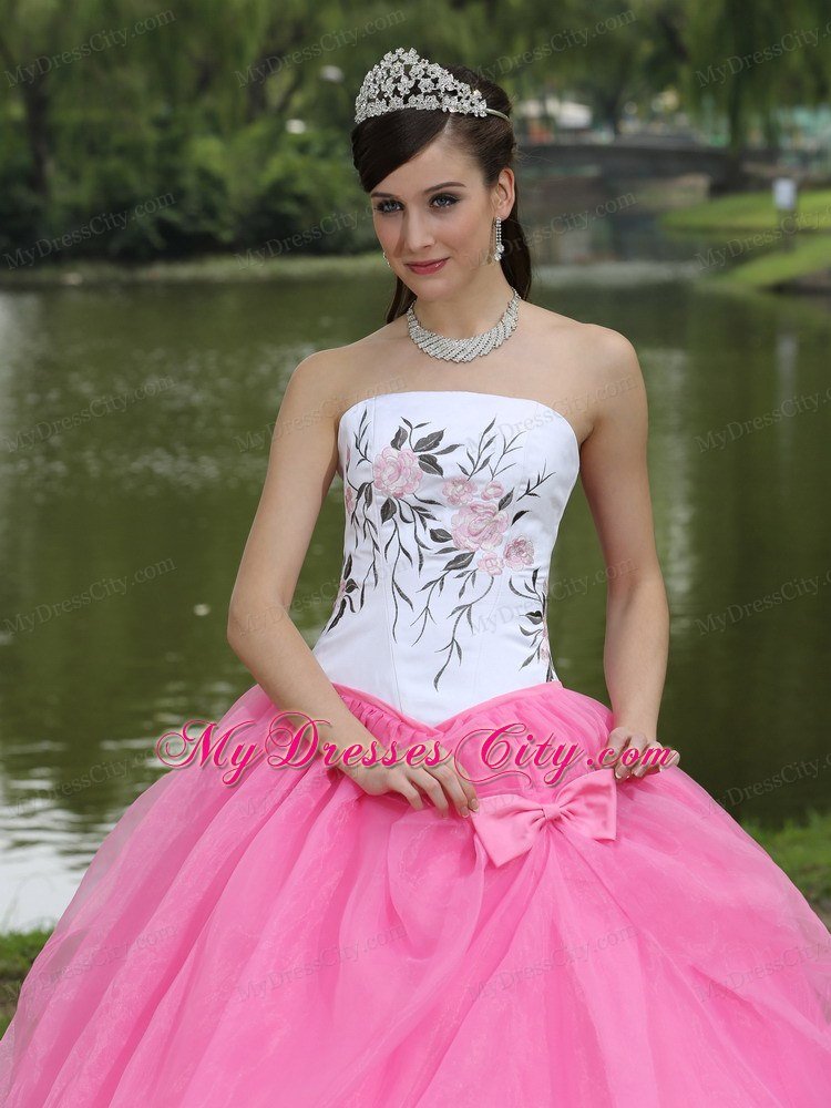 Embroidery Decorated Rose Pink Strapless Quinceanera Dress