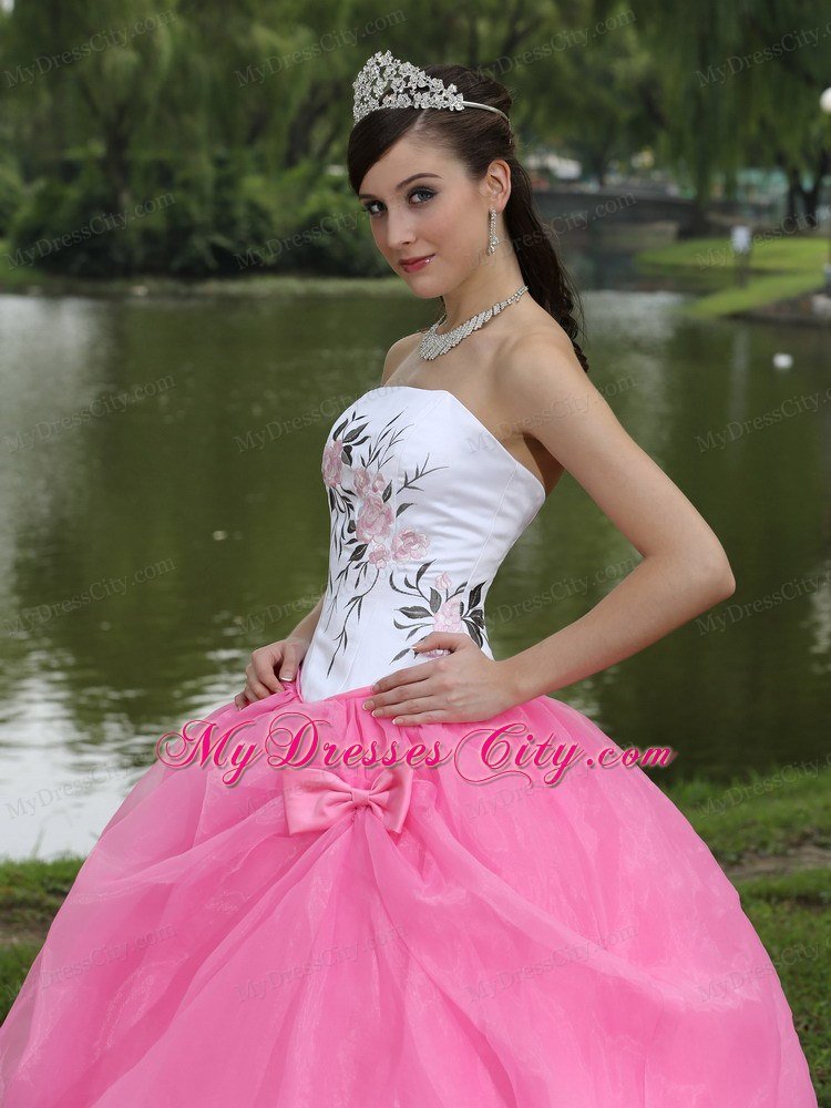 Embroidery Decorated Rose Pink Strapless Quinceanera Dress