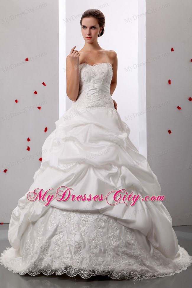 Custom Made A-line Pick-ups Sweetheart Wedding Gowns with Lace