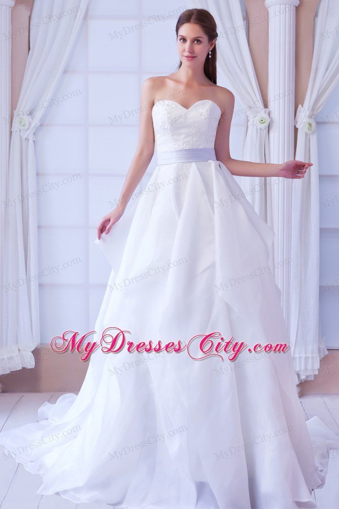 Romantic Princess Sweetheart Appliques Wedding Dress for Lilac Sash