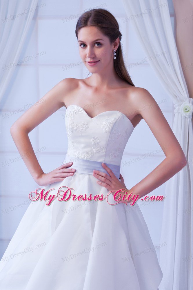 Romantic Princess Sweetheart Appliques Wedding Dress for Lilac Sash