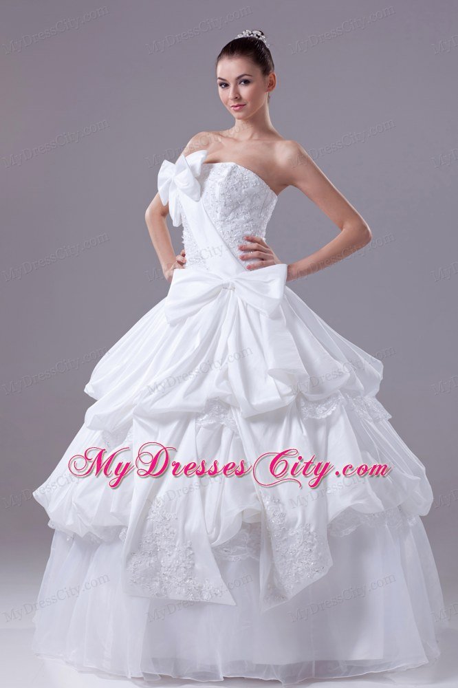 Gorgeous Bowknot Ball Gown Strapless bridal gown with Pick-ups