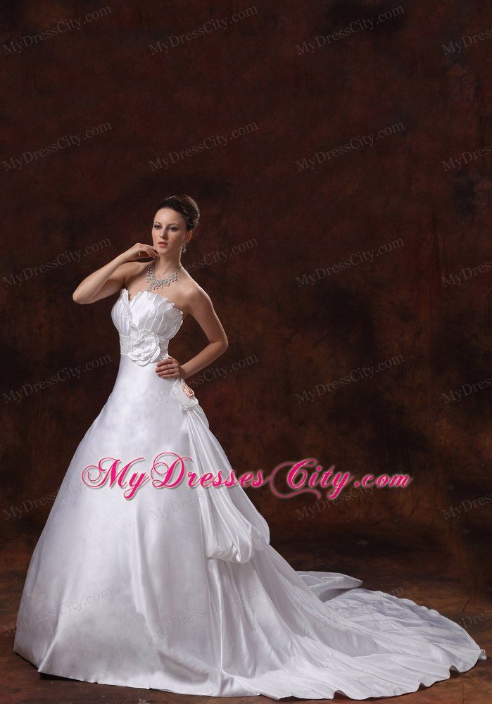 Hand Made Flowers Sweetheart Wedding Dress with Chapel Train