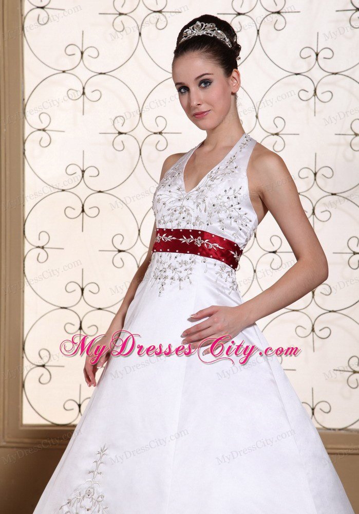 Beautiful Halter Top Embroidery Ribbon Wedding Dress with Red Train