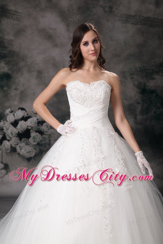 Clearance Sweetheart Court Train Appliques Tulle Wedding Ball Gown