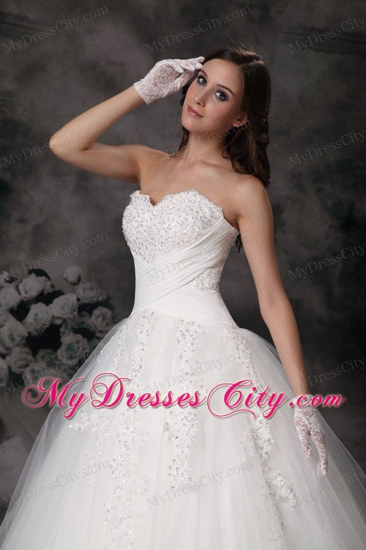 Clearance Sweetheart Court Train Appliques Tulle Wedding Ball Gown