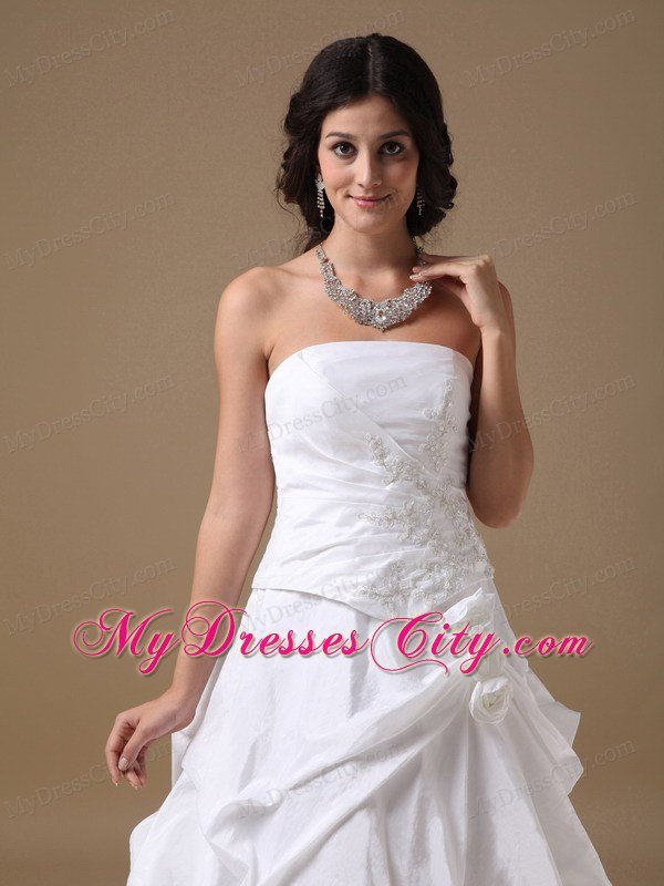 White A-line Strapless Taffeta Appliques Wedding Dress with Court Train