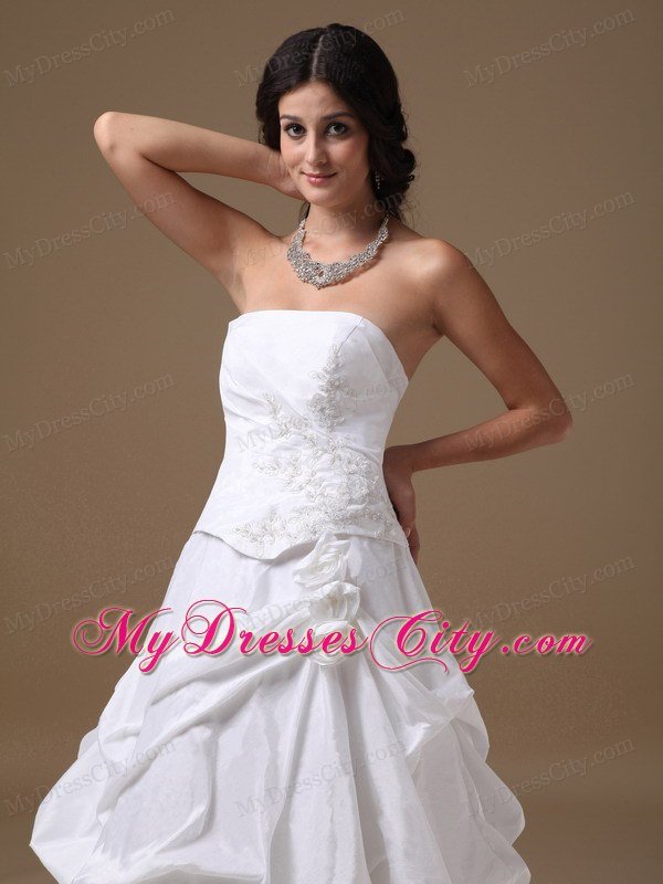 White A-line Strapless Taffeta Appliques Wedding Dress with Court Train