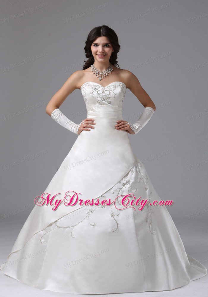 Graceful Embroidery Brush Train Sweetheart Wedding Gowns Sleeveless