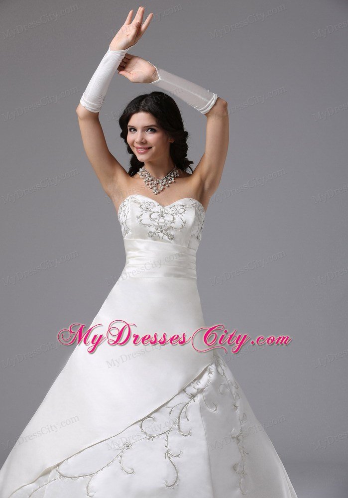 Graceful Embroidery Brush Train Sweetheart Wedding Gowns Sleeveless