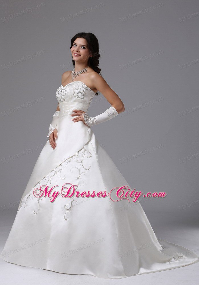 Graceful Embroidery Brush Train Sweetheart Wedding Gowns Sleeveless