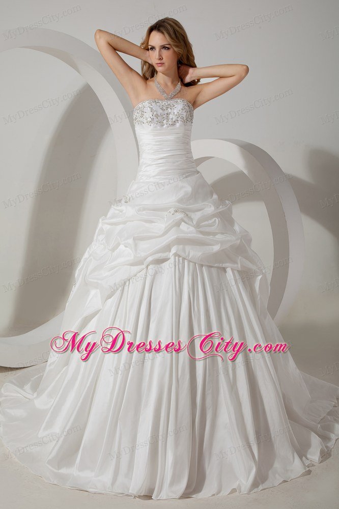 Beautiful Ball Gown Strapless Taffeta Wedding Dress with Beading