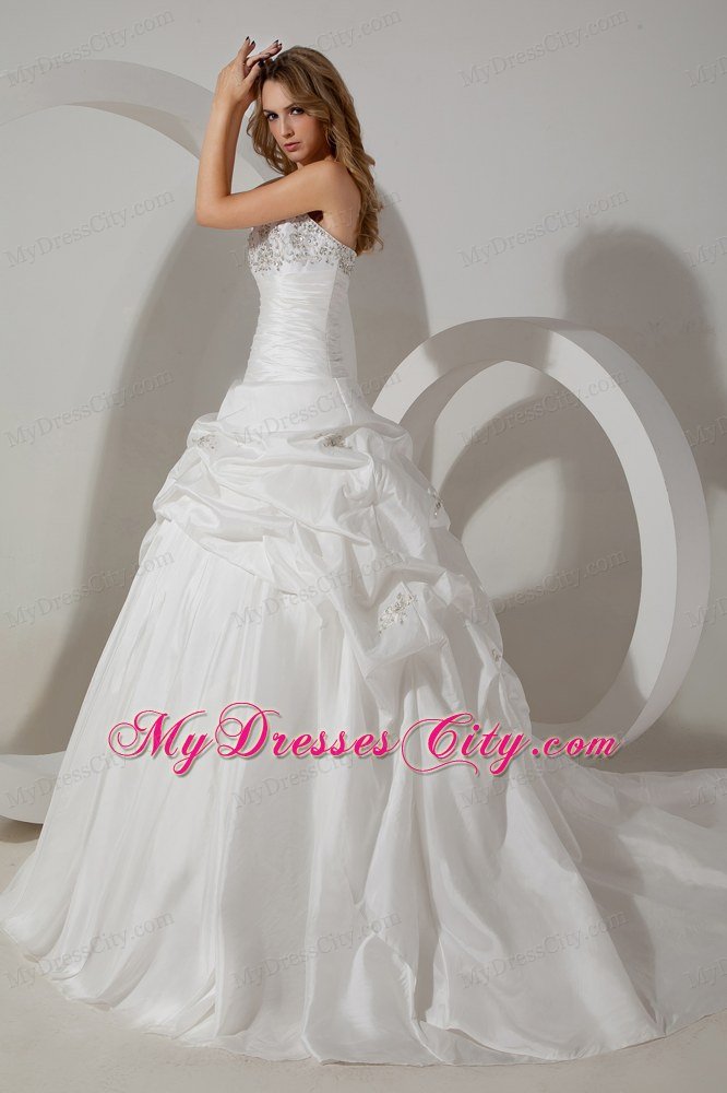 Beautiful Ball Gown Strapless Taffeta Wedding Dress with Beading