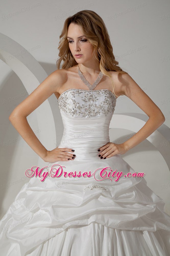 Beautiful Ball Gown Strapless Taffeta Wedding Dress with Beading