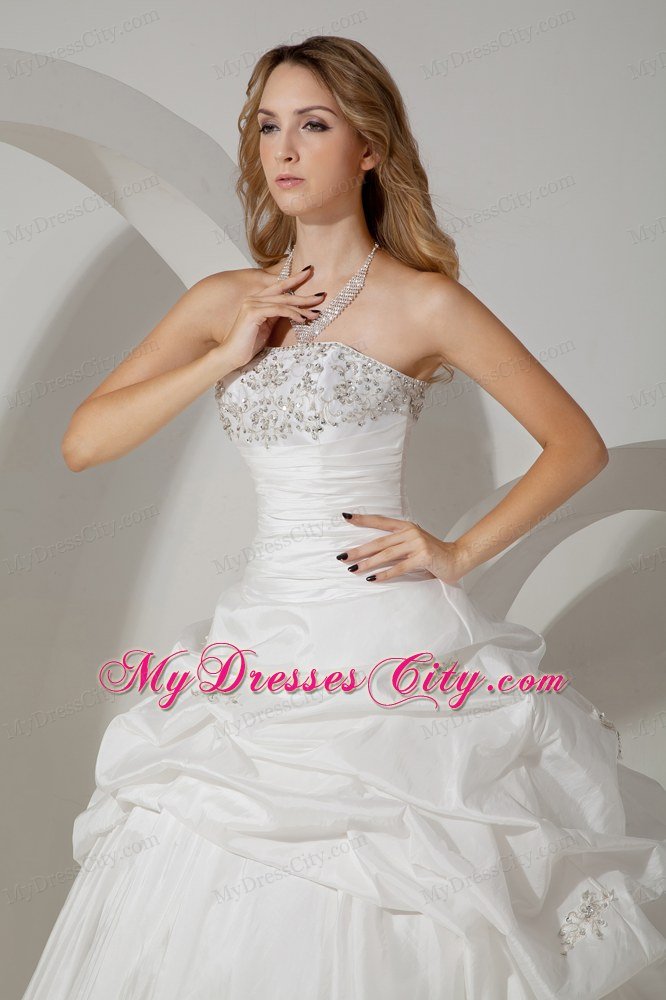 Beautiful Ball Gown Strapless Taffeta Wedding Dress with Beading