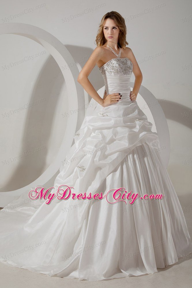 Beautiful Ball Gown Strapless Taffeta Wedding Dress with Beading