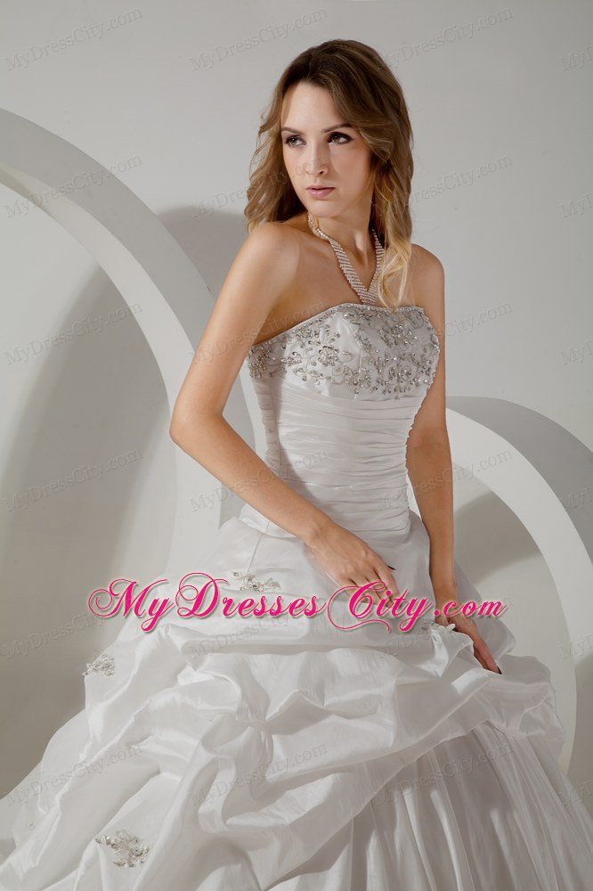 Beautiful Ball Gown Strapless Taffeta Wedding Dress with Beading