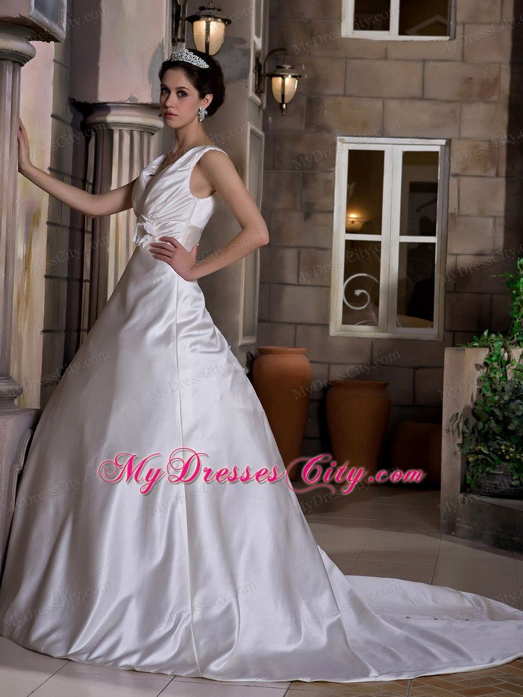 Hand-Made Flower Decorate Waist V-Neck Wedding Gown