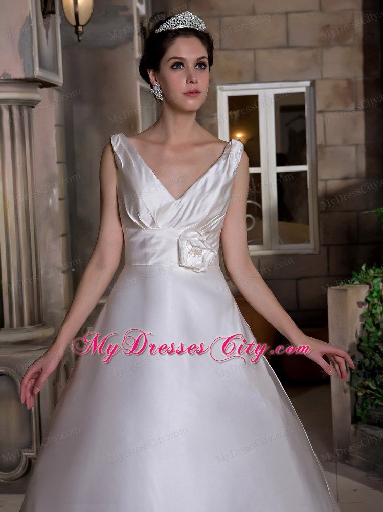 Hand-Made Flower Decorate Waist V-Neck Wedding Gown