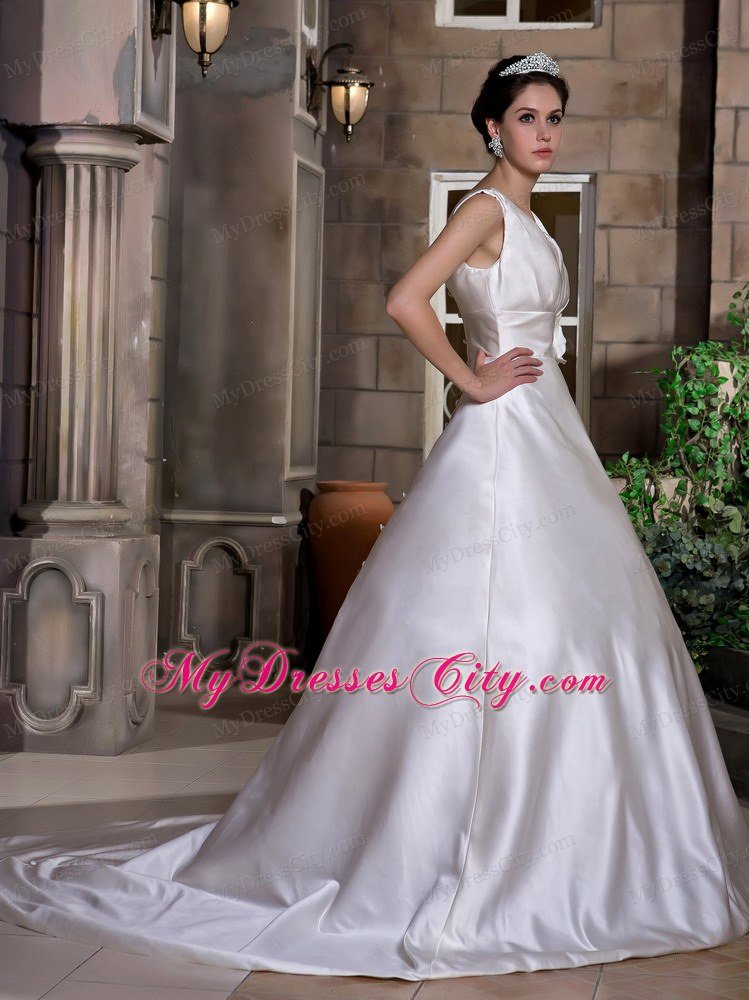 Hand-Made Flower Decorate Waist V-Neck Wedding Gown