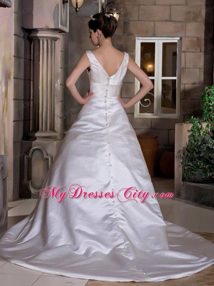 Hand-Made Flower Decorate Waist V-Neck Wedding Gown