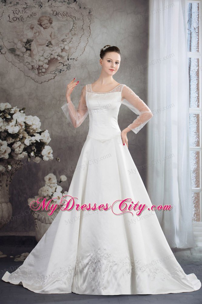 Long Sleeves Embroidery Satin Wedding Dress with Scoop Neck