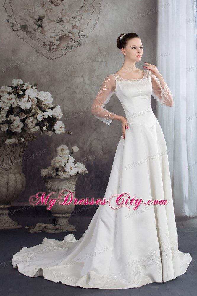 Long Sleeves Embroidery Satin Wedding Dress with Scoop Neck