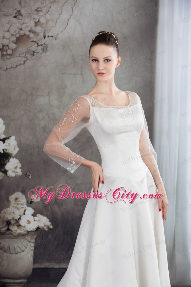 Long Sleeves Embroidery Satin Wedding Dress with Scoop Neck