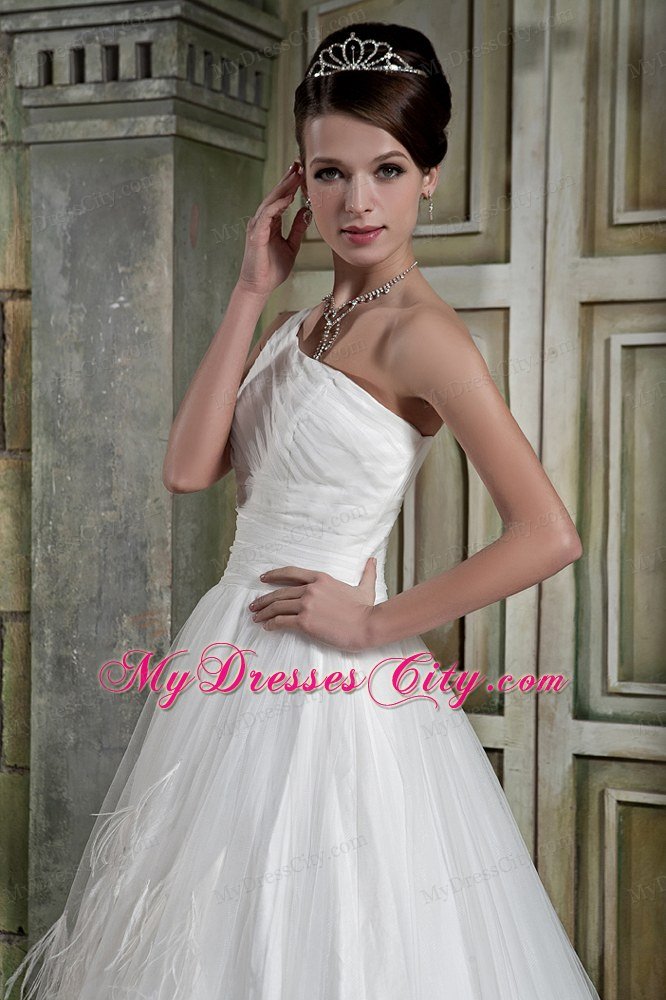 Exclusive Single Shoulder Ruching Wedding Gown With ostrich Feather