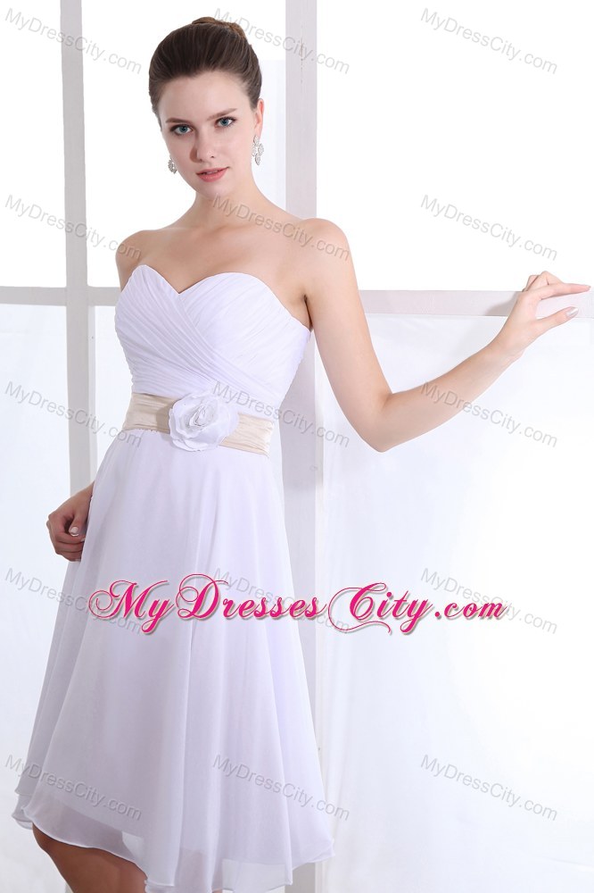 Sweetheart White Knee-length Chiffon Party Dress with Flower