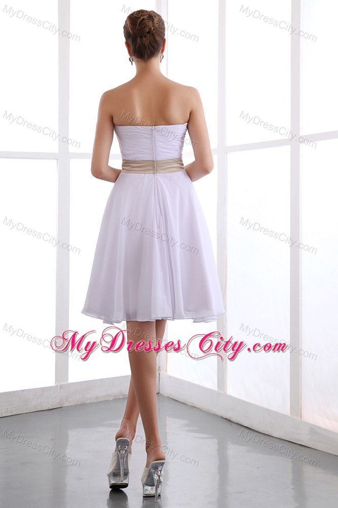 Sweetheart White Knee-length Chiffon Party Dress with Flower