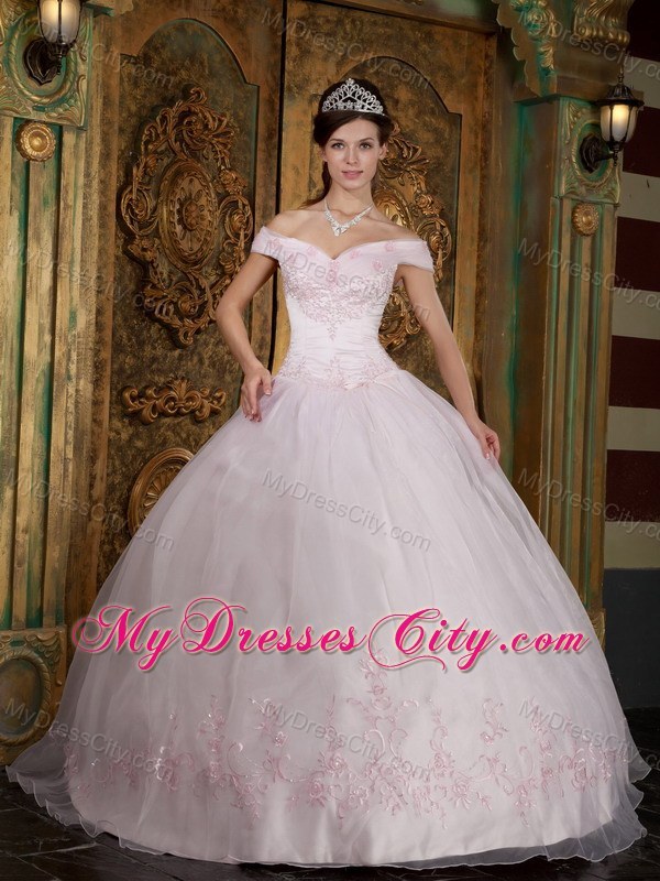 Light Pink Off The Shoulder Appliques Organza Sweet 15 Dresses