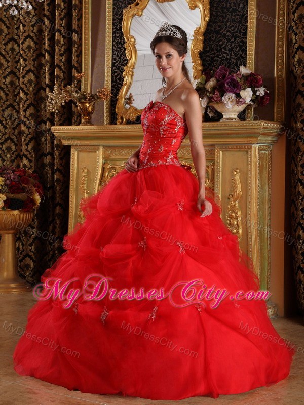 V-cut Neck Red Strapless Pick-ups Tulle Quinceanera Dress