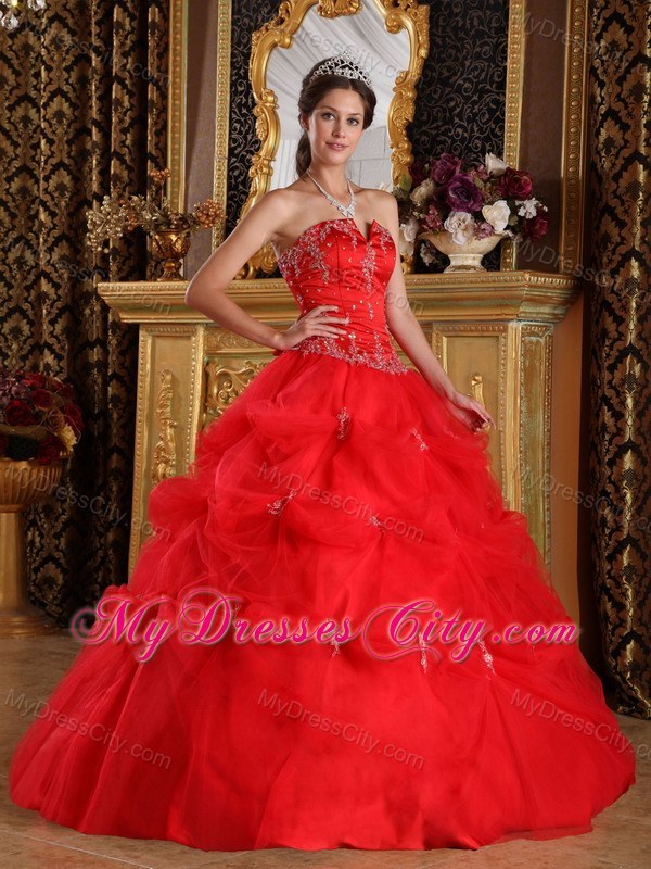 V-cut Neck Red Strapless Pick-ups Tulle Quinceanera Dress