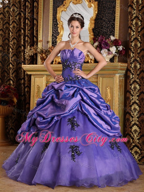 Purple A-Line Strapless Organza Appliques Quinceanera Dress