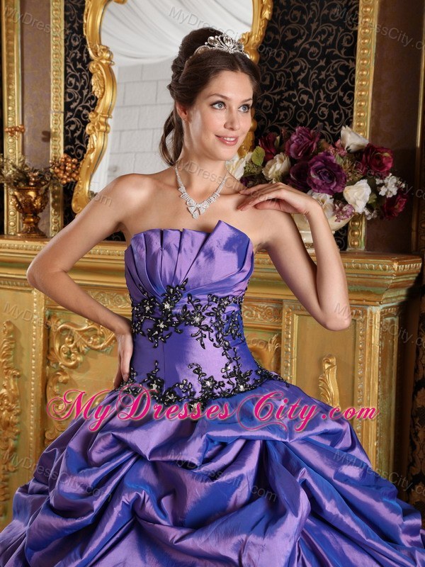 Purple A-Line Strapless Organza Appliques Quinceanera Dress