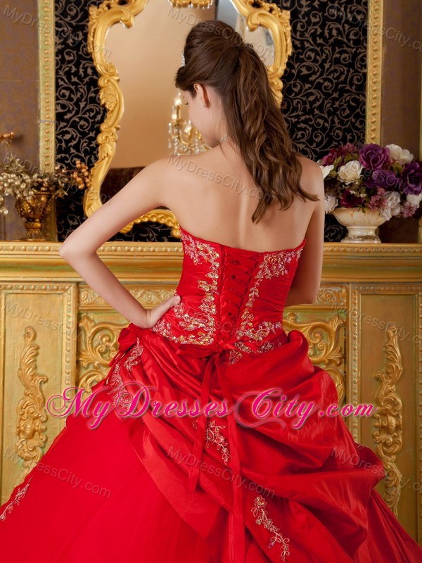 Red Sweetheart Taffeta Quinceanera Dress with Appliques