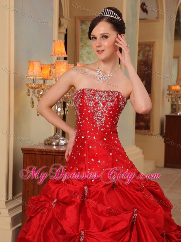 Dropped Beading and Embroidery Quinceanera Dress in Red