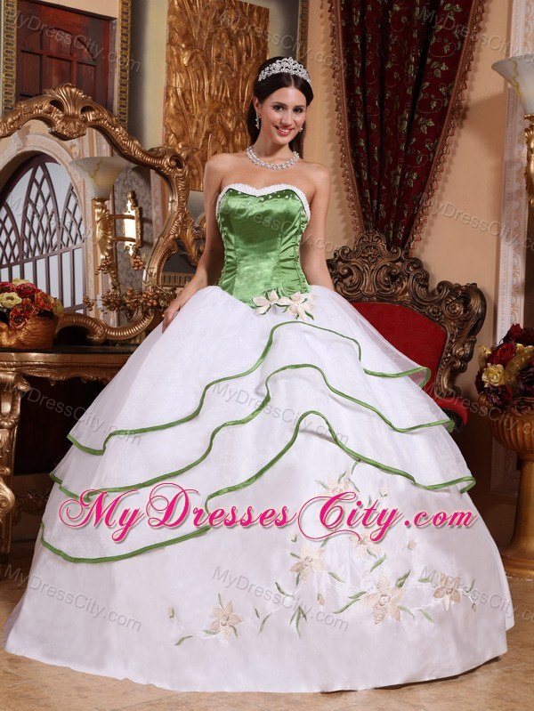 Spring Green and White Quinceanera Dress with Embroidery