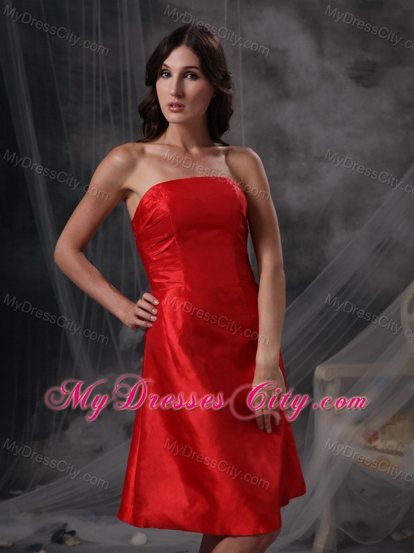 Strapless Knee-length Column Ruching Bridesmaid Dresses in Red