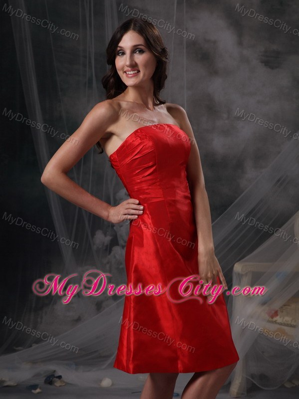 Strapless Knee-length Column Ruching Bridesmaid Dresses in Red