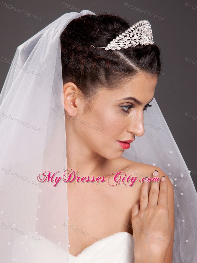 Popular Fan-Shaped Alloy Tiara With Rhinestone Decorates