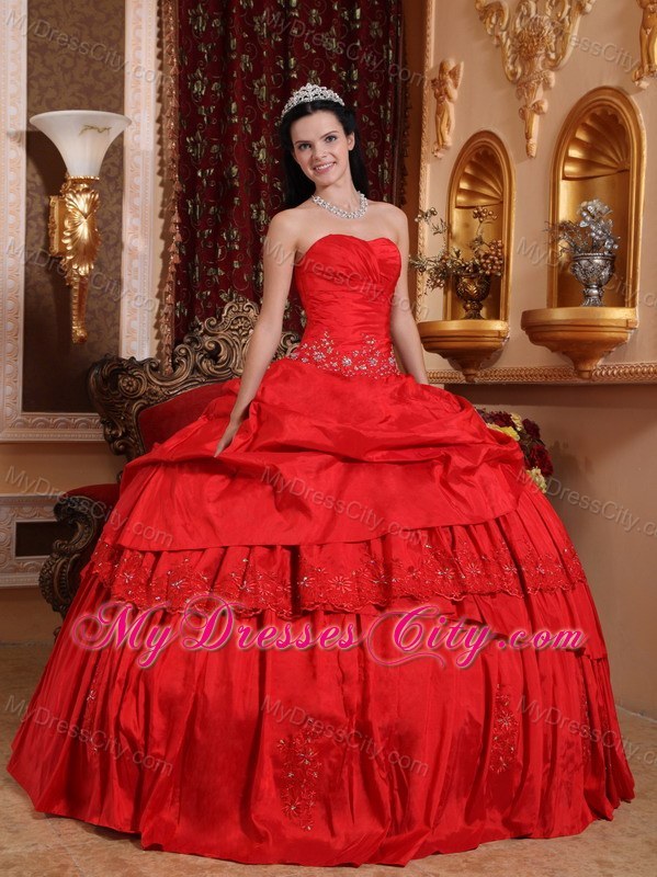 2013 New Puffy Ruches Decorate Bust Pick-ups Sweet 15 Dress