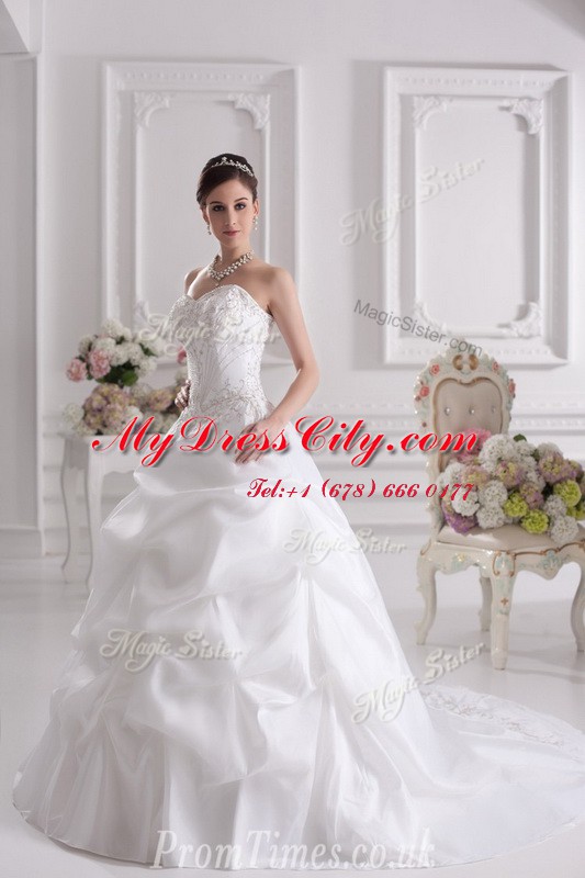 Hot Sale White Lace Up Sweetheart Lace and Embroidery and Pick Ups Wedding Gown Satin Sleeveless Court Train