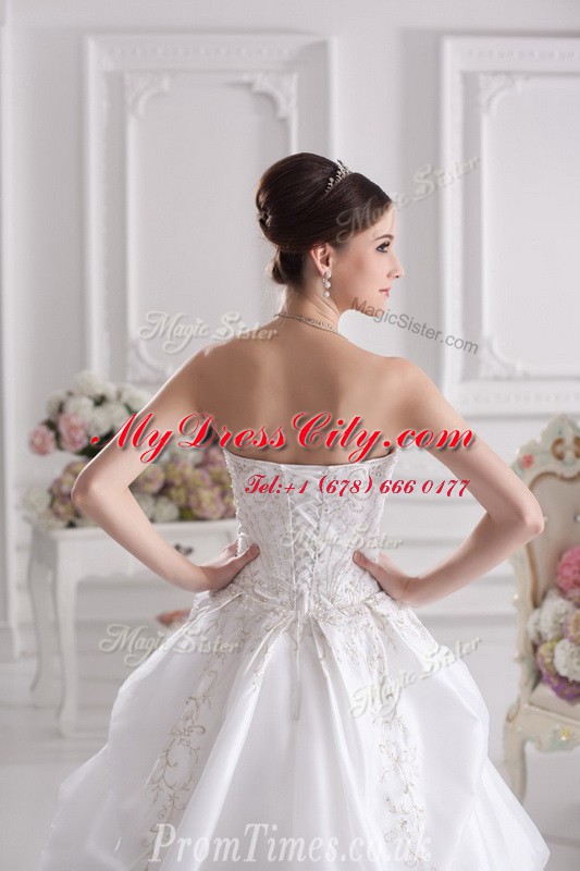 Hot Sale White Lace Up Sweetheart Lace and Embroidery and Pick Ups Wedding Gown Satin Sleeveless Court Train