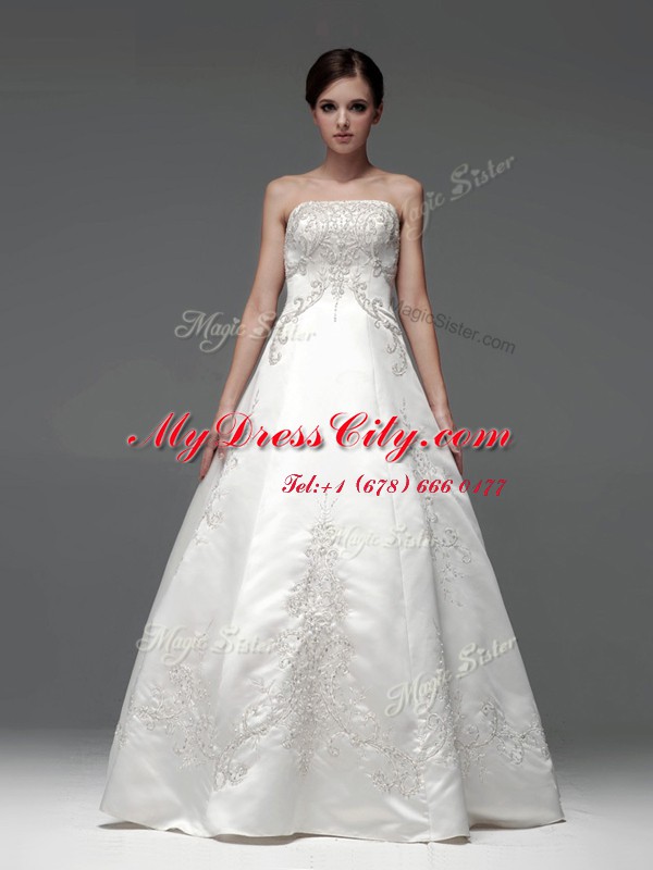 Strapless Sleeveless Satin Wedding Gowns Embroidery Lace Up